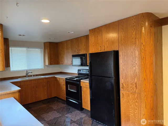 $2,895 | 6605 Beverly Boulevard, Everett, WA 98203