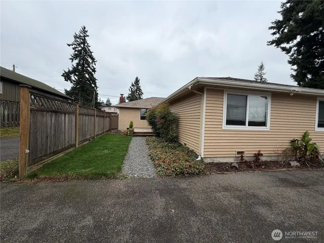 $2,895 | 6605 Beverly Boulevard, Everett, WA 98203