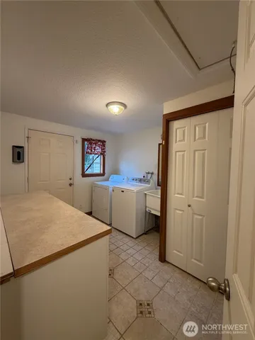 $2,895 | 6605 Beverly Boulevard, Everett, WA 98203