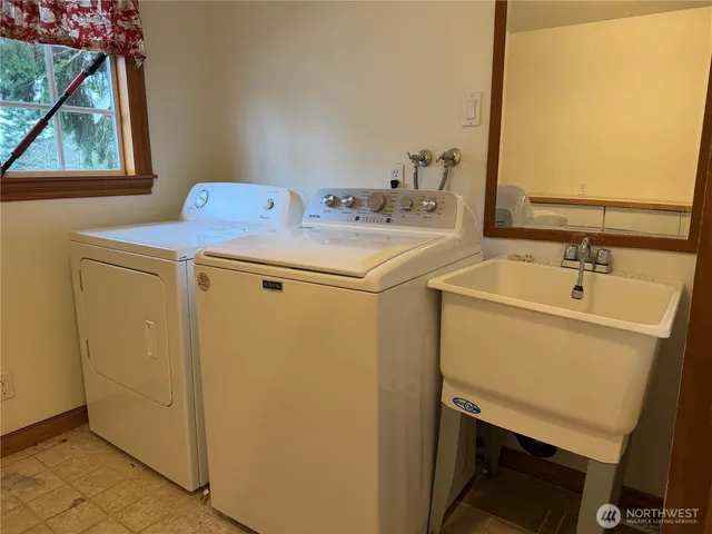 $2,895 | 6605 Beverly Boulevard, Everett, WA 98203