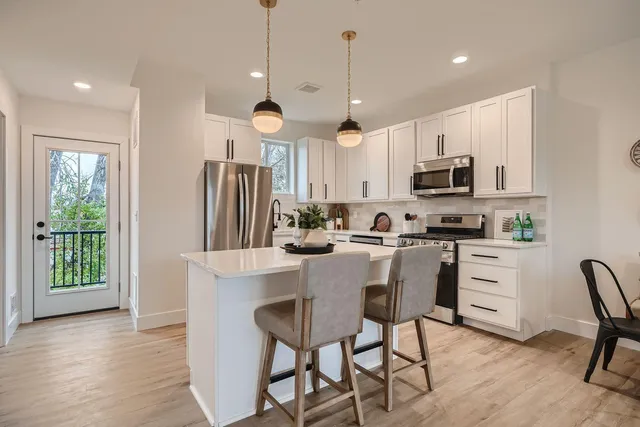 $374,000 | 1995 11th Avenue East, Unit 1, Maplewood, MN 55109