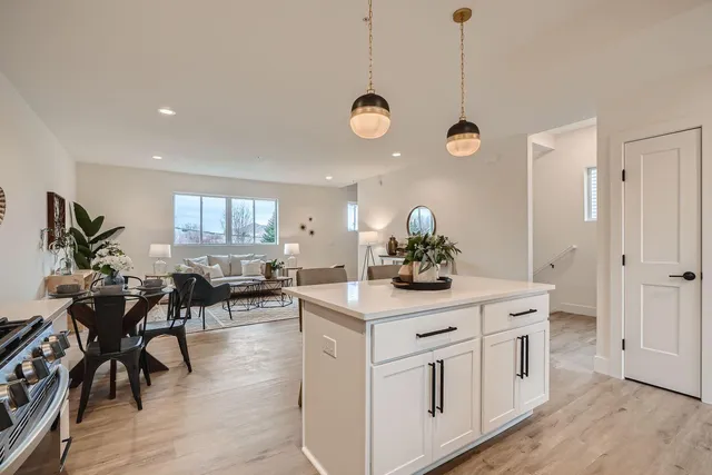 $374,000 | 1995 11th Avenue East, Unit 1, Maplewood, MN 55109