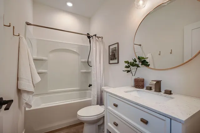 $374,000 | 1995 11th Avenue East, Unit 1, Maplewood, MN 55109