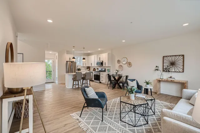 $374,000 | 1995 11th Avenue East, Unit 1, Maplewood, MN 55109