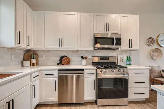 $374,000 | 1995 11th Avenue East, Unit 1, Maplewood, MN 55109