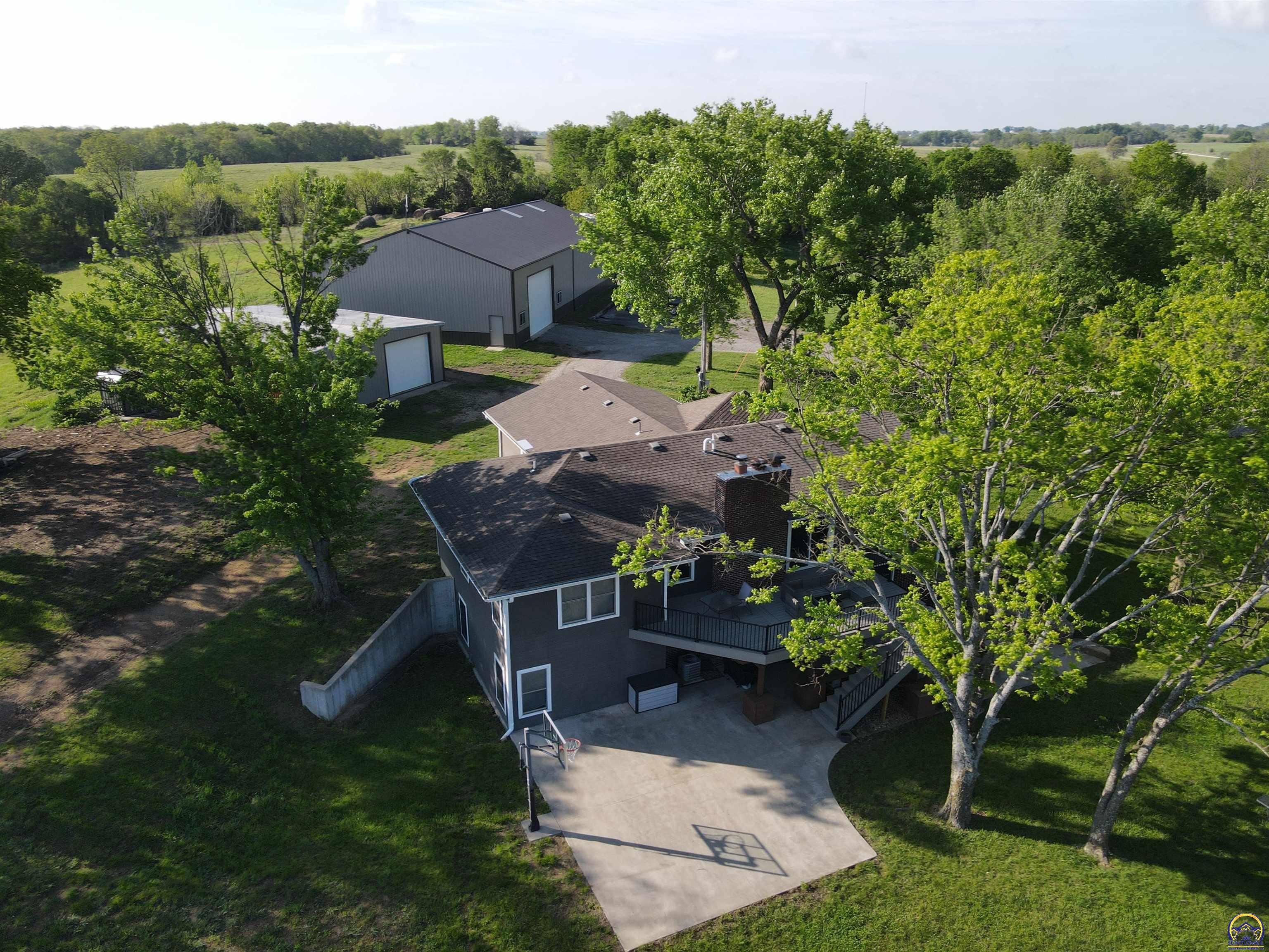 24298 M Road Holton, KS 66436 - Photo 4 of 99