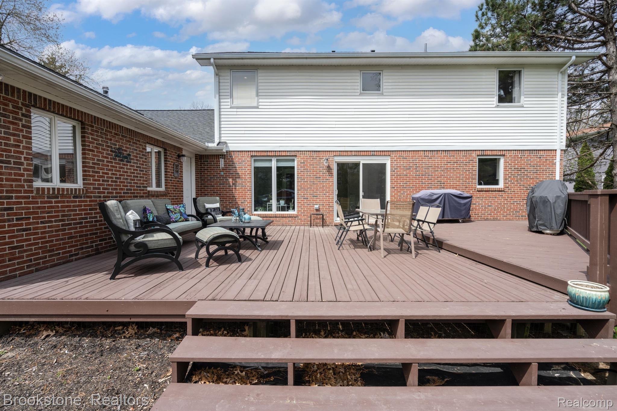 780 East Gunn Road Rochester, MI 48306 - Photo 38 of 56 Spacious deck with wide stairs