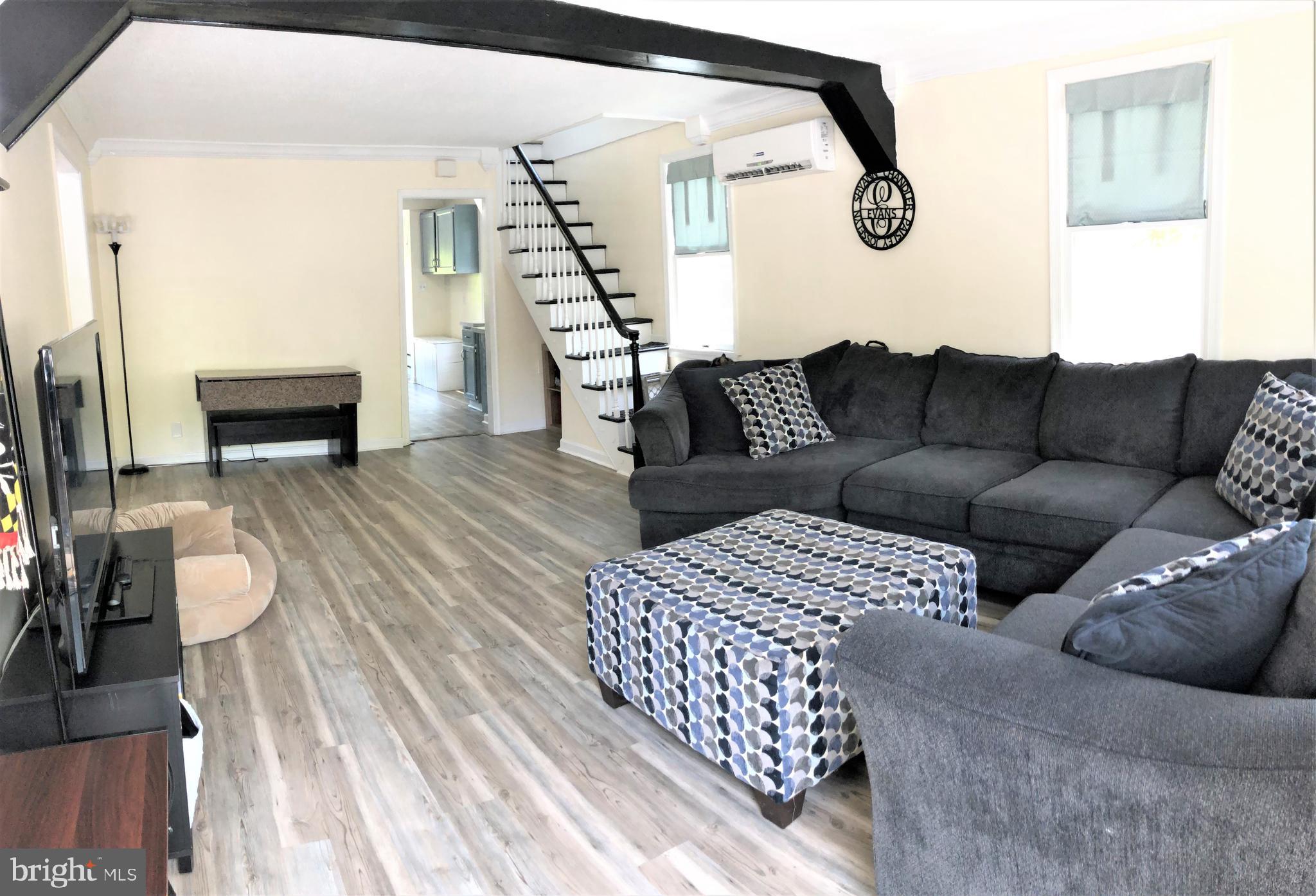 1906 Shore Drive Edgewater, MD 21037 - Photo 3 of 21 Living Room