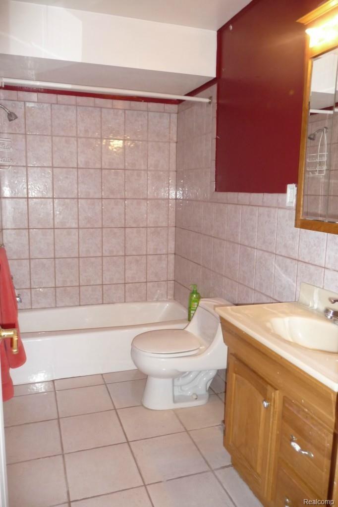 26751 Ford Road Dearborn Heights, MI 48127 - Photo 36 of 45 Full bath 3.jpg