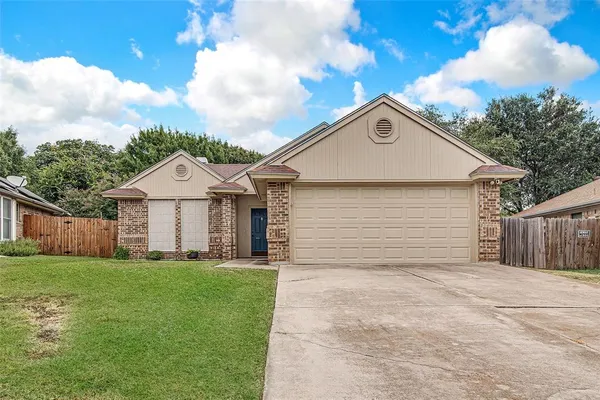 $1,950 | 120 North Flaxseed Lane, Fort Worth, TX 76108