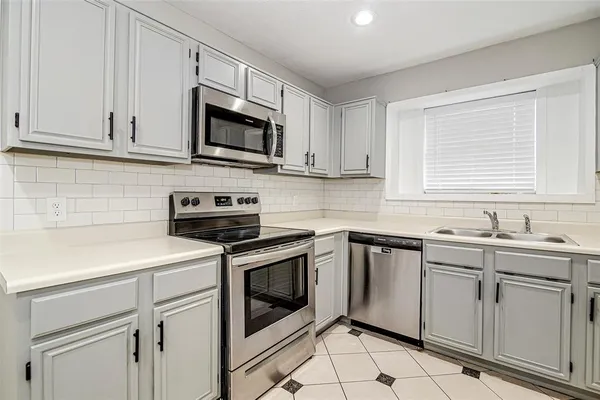 $1,950 | 120 North Flaxseed Lane, Fort Worth, TX 76108