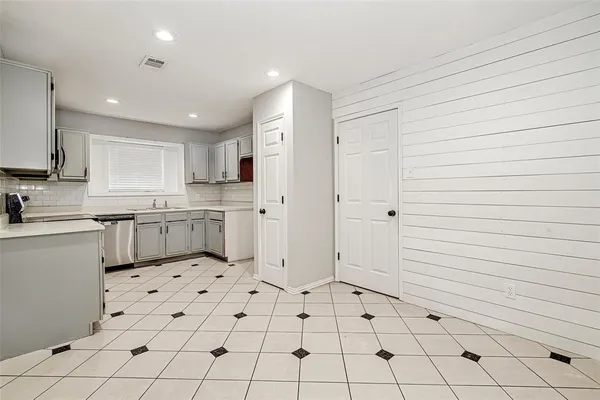 $1,950 | 120 North Flaxseed Lane, Fort Worth, TX 76108