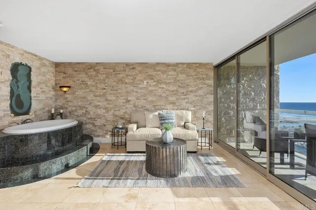 $1,395,000 | 1200 Harbor Drive, Unit 15B, Oceanside, CA 92054