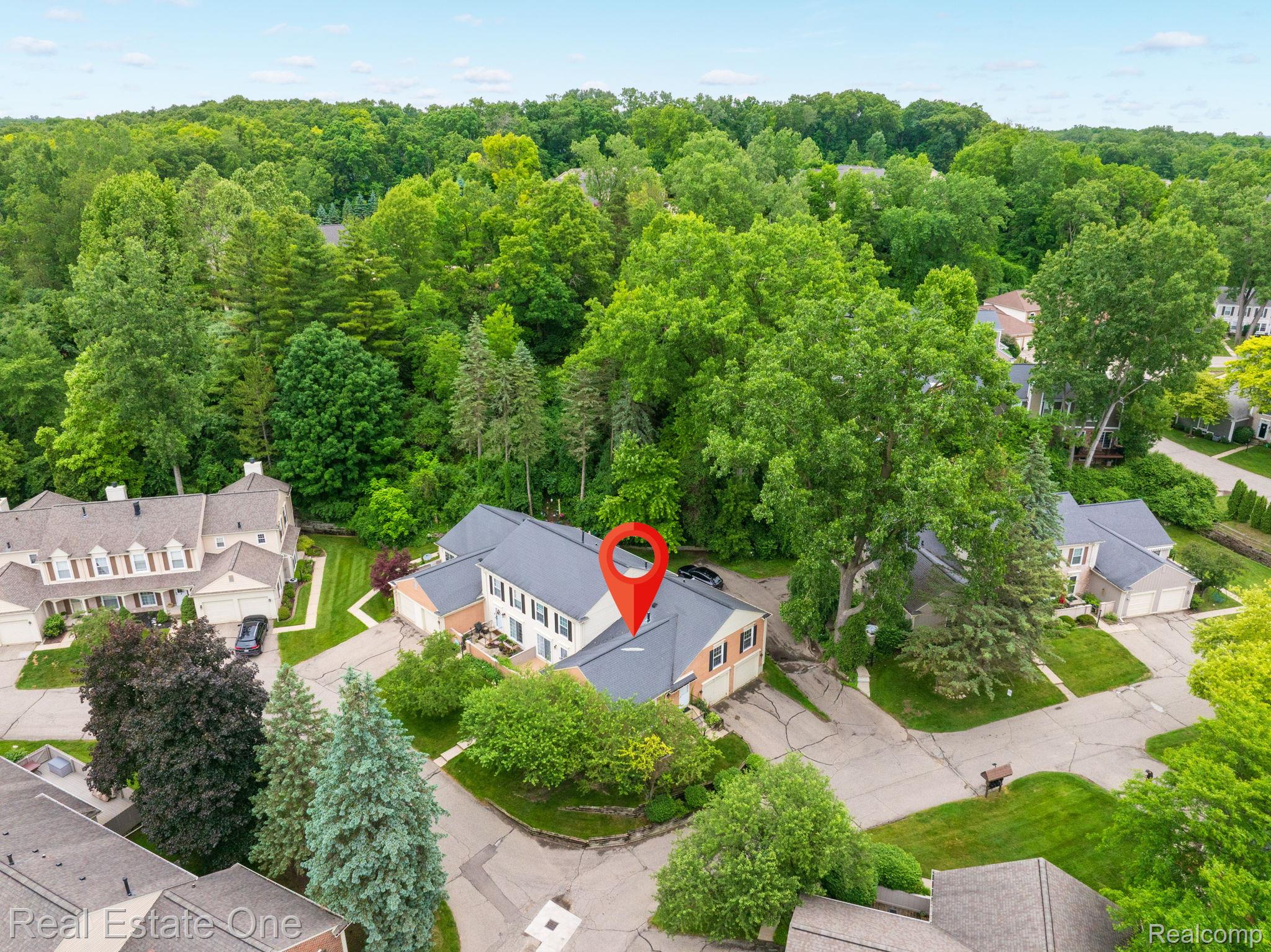 1534 Hidden Valley Lane Rochester, MI 48306 - Photo 3 of 27 5-web-or-mls-1534 Hidden Valley 05.jpg