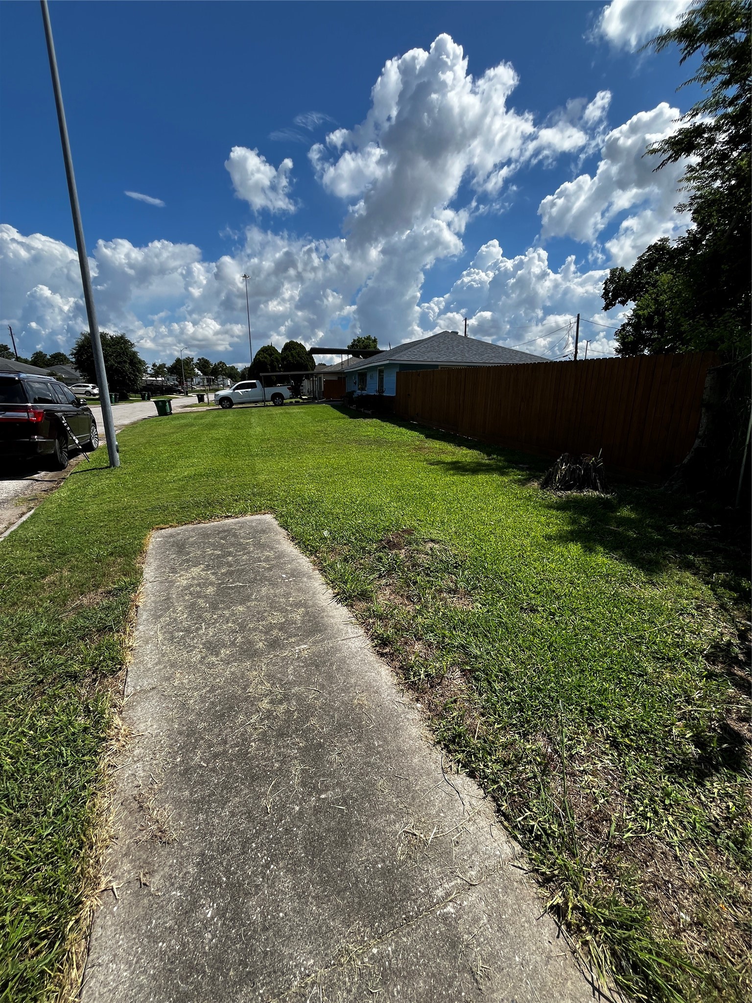 3163 Roe Drive Houston, TX 77087 - Photo 17 of 47 a view of a garden with an buildings