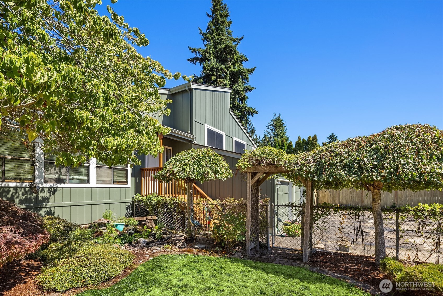 5705 150th Place Southwest Edmonds, WA 98026 - Photo 2 of 36