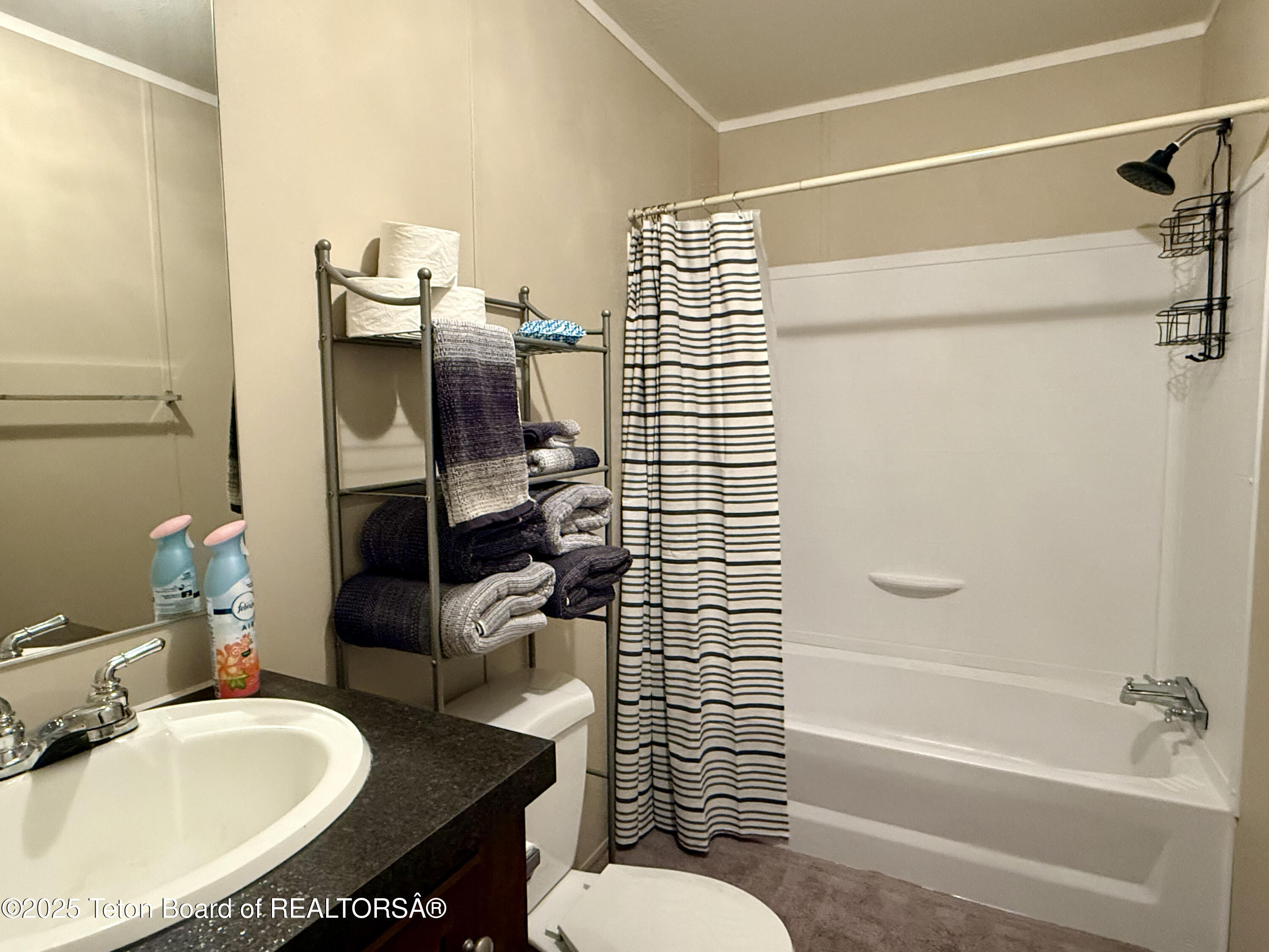 7250 Highway 89, Unit 4 Jackson, WY 83001 - Photo 12 of 13 Guest Bathroom