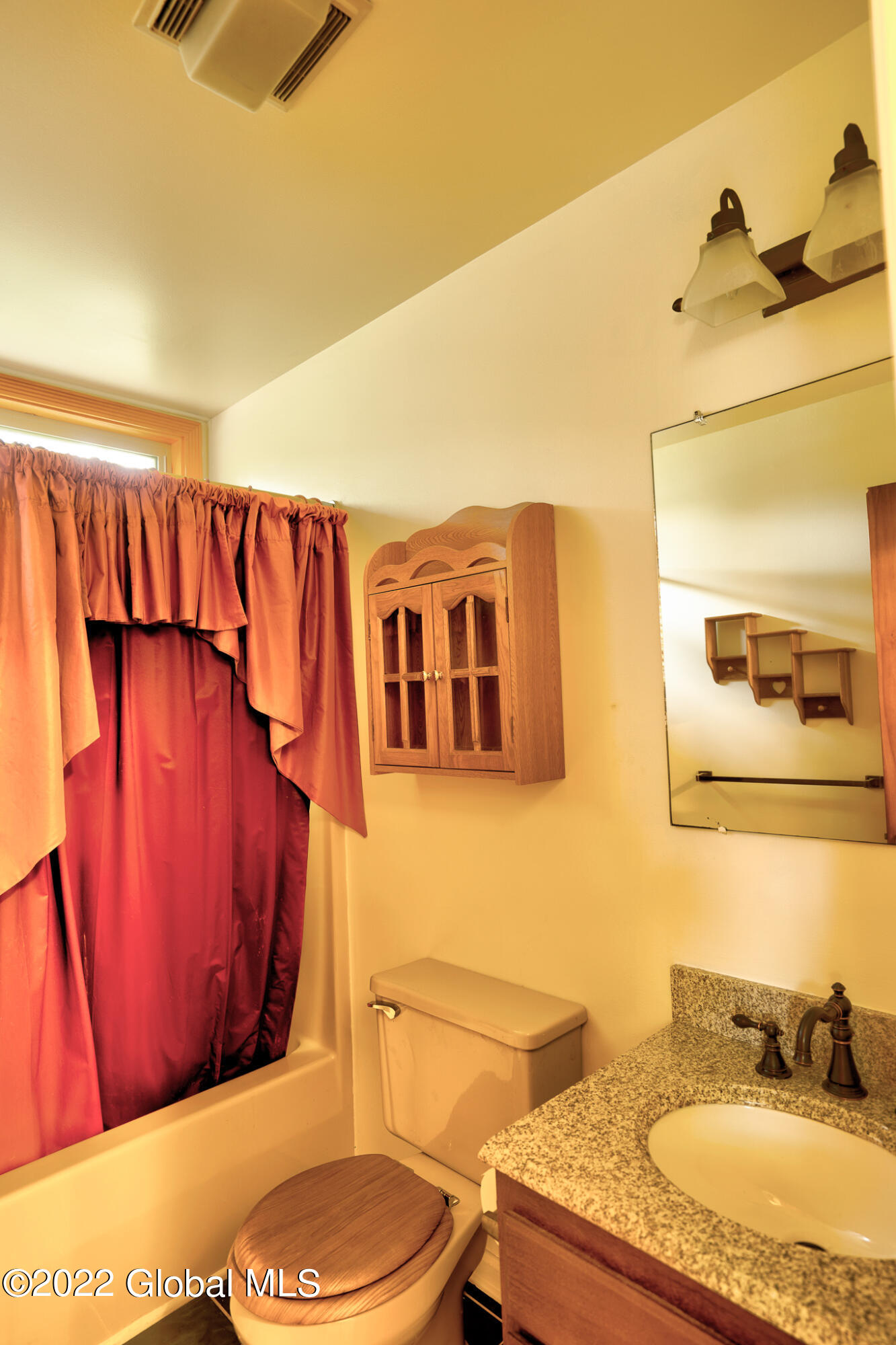 17 Anchor Drive Halfmoon, NY 12188 - Photo 34 of 41 17 anchor 2nd floor full bathroom