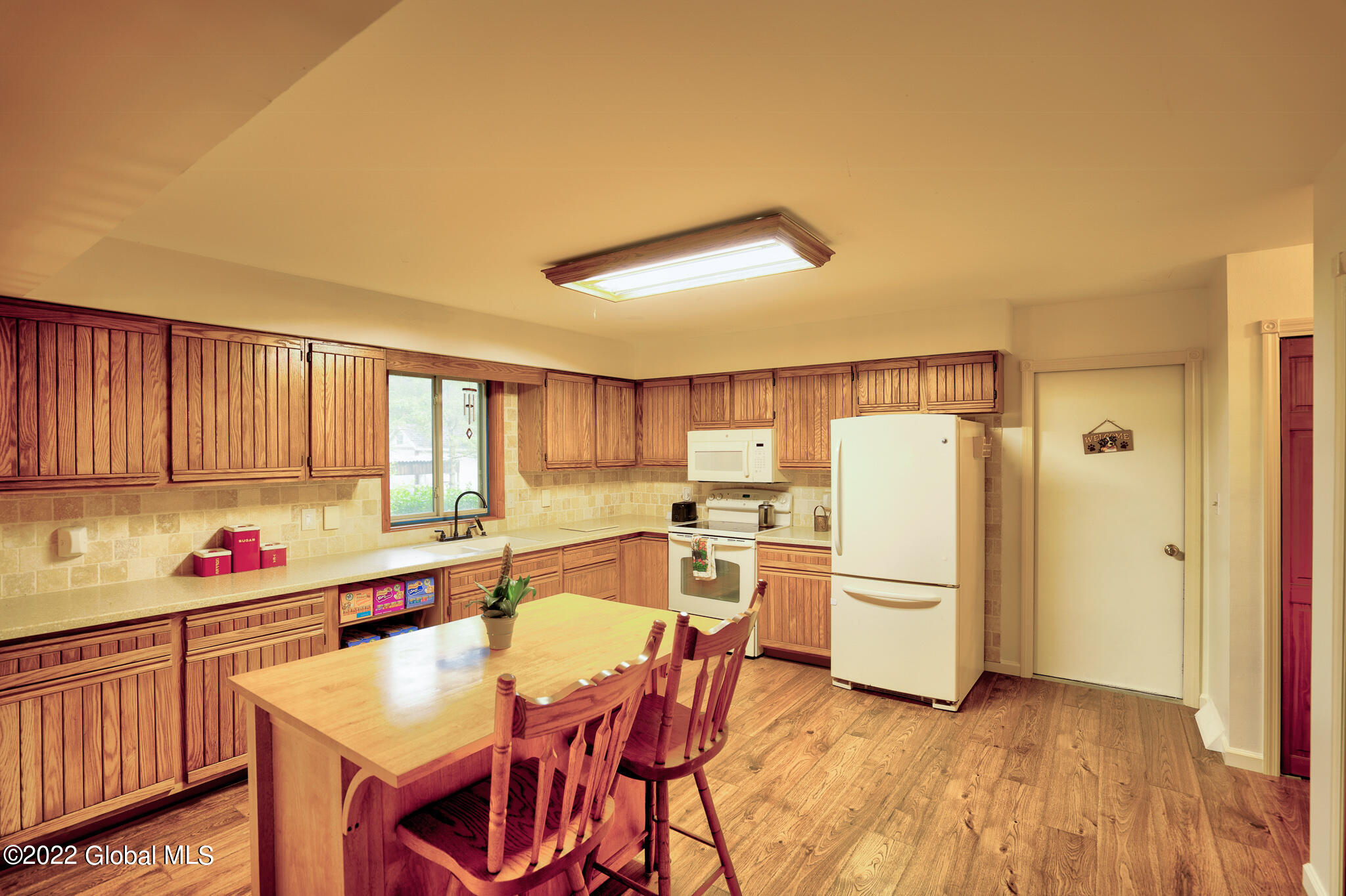 17 Anchor Drive Halfmoon, NY 12188 - Photo 6 of 41 17 anchor kitchen