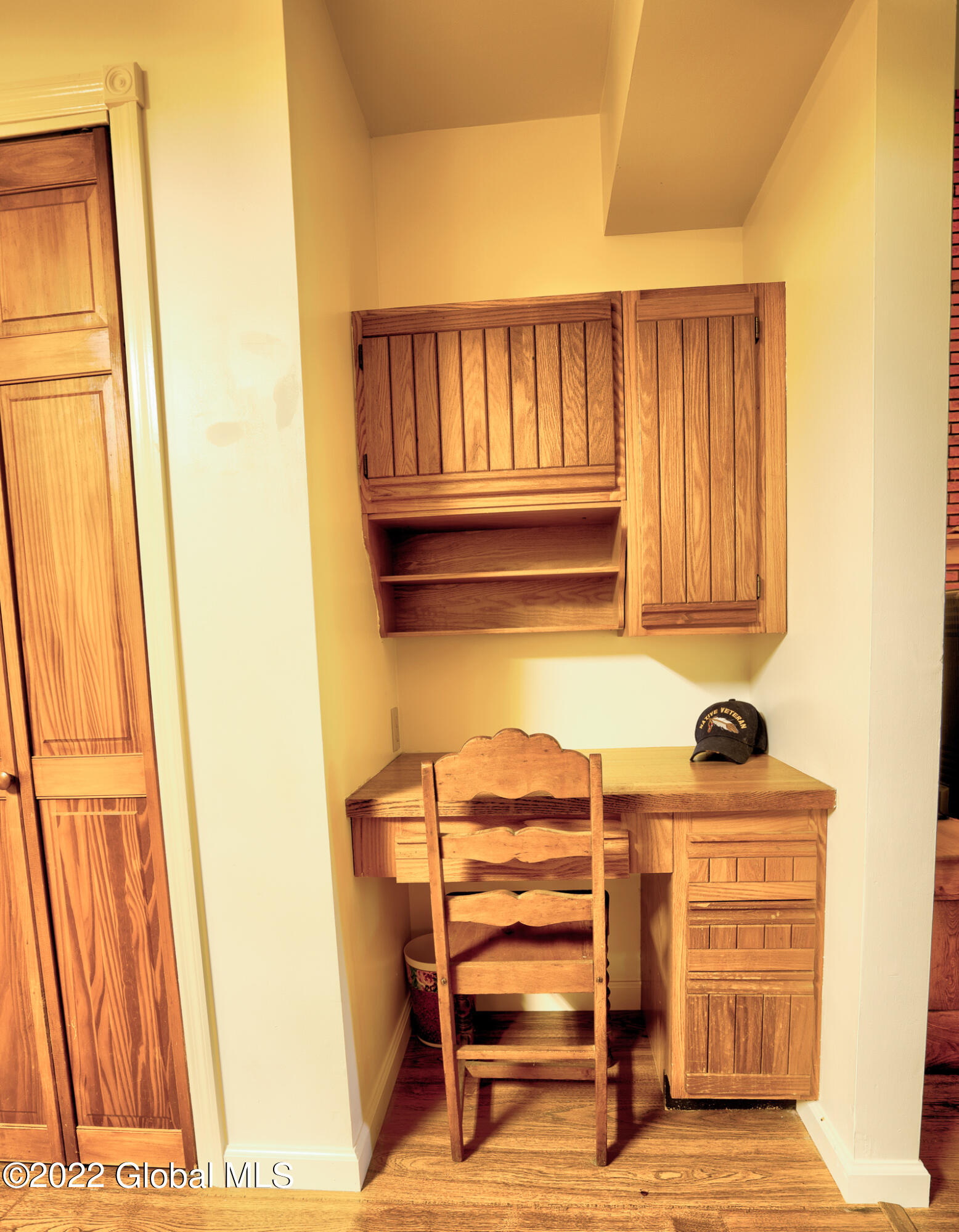 17 Anchor Drive Halfmoon, NY 12188 - Photo 9 of 41 17 anchor desk