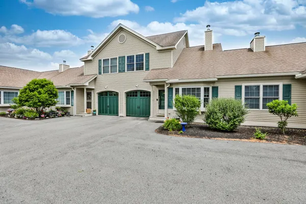 $515,000 | 72 Mountain Village Road, Windham, NH 03087
