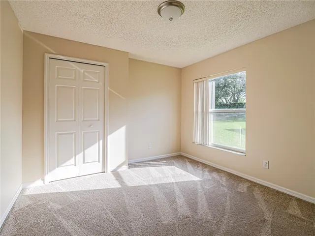 $2,300 | 953 North 13th Square, Vero Beach, FL 32960