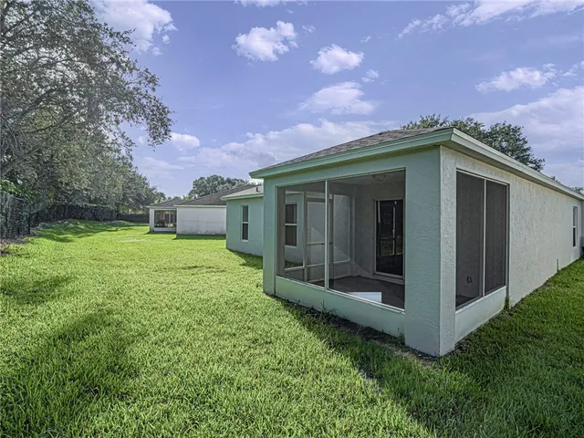 $2,300 | 953 North 13th Square, Vero Beach, FL 32960