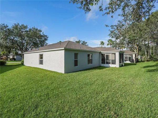 $2,300 | 953 North 13th Square, Vero Beach, FL 32960