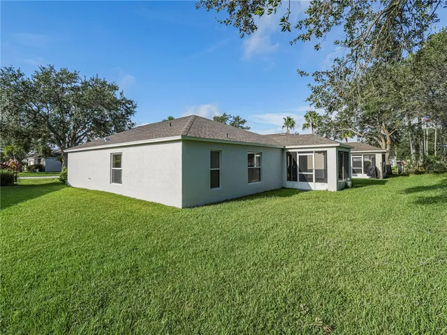 $2,300 | 953 North 13th Square, Vero Beach, FL 32960