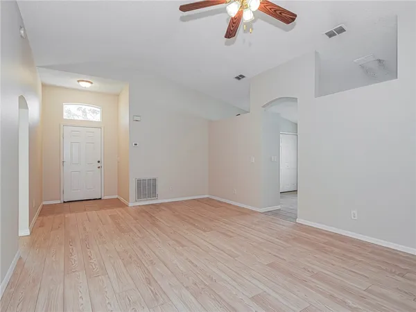 $2,300 | 953 North 13th Square, Vero Beach, FL 32960