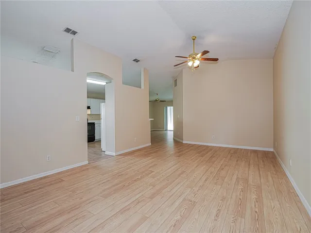 $2,300 | 953 North 13th Square, Vero Beach, FL 32960