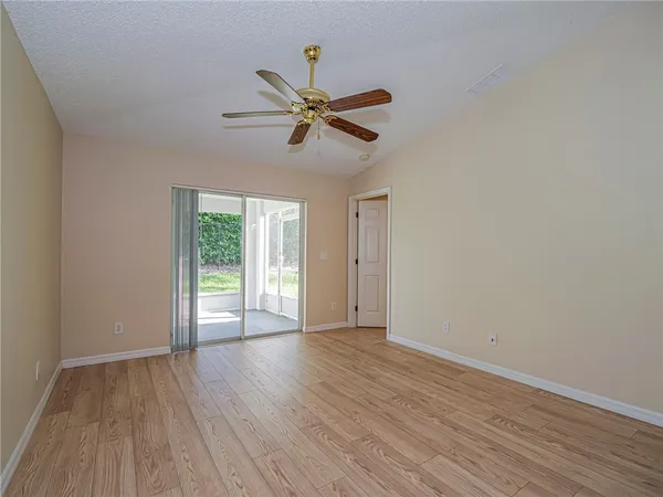 $2,300 | 953 North 13th Square, Vero Beach, FL 32960