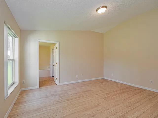 $2,300 | 953 North 13th Square, Vero Beach, FL 32960