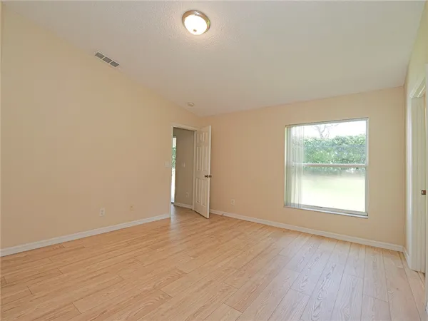 $2,300 | 953 North 13th Square, Vero Beach, FL 32960