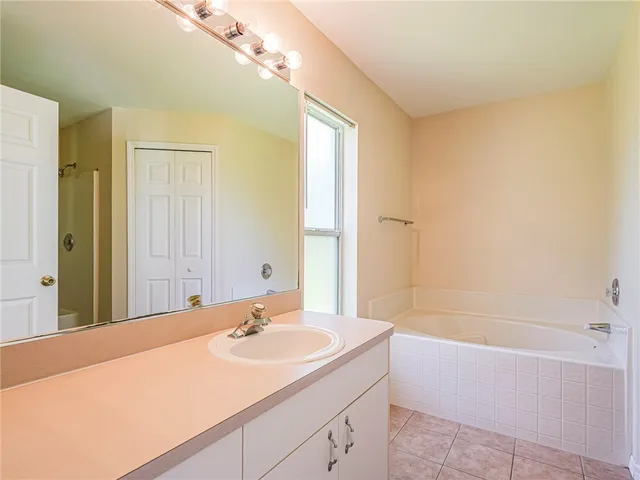 $2,300 | 953 North 13th Square, Vero Beach, FL 32960