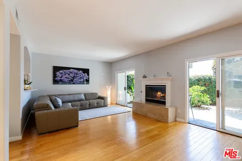 $1,699,999 | 6435 Zumirez Drive, Unit 14, Malibu, CA 90265