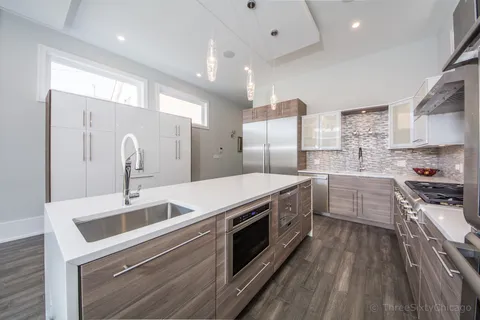 $1,650,000 | 2125 West Erie Street, Chicago, IL 60612