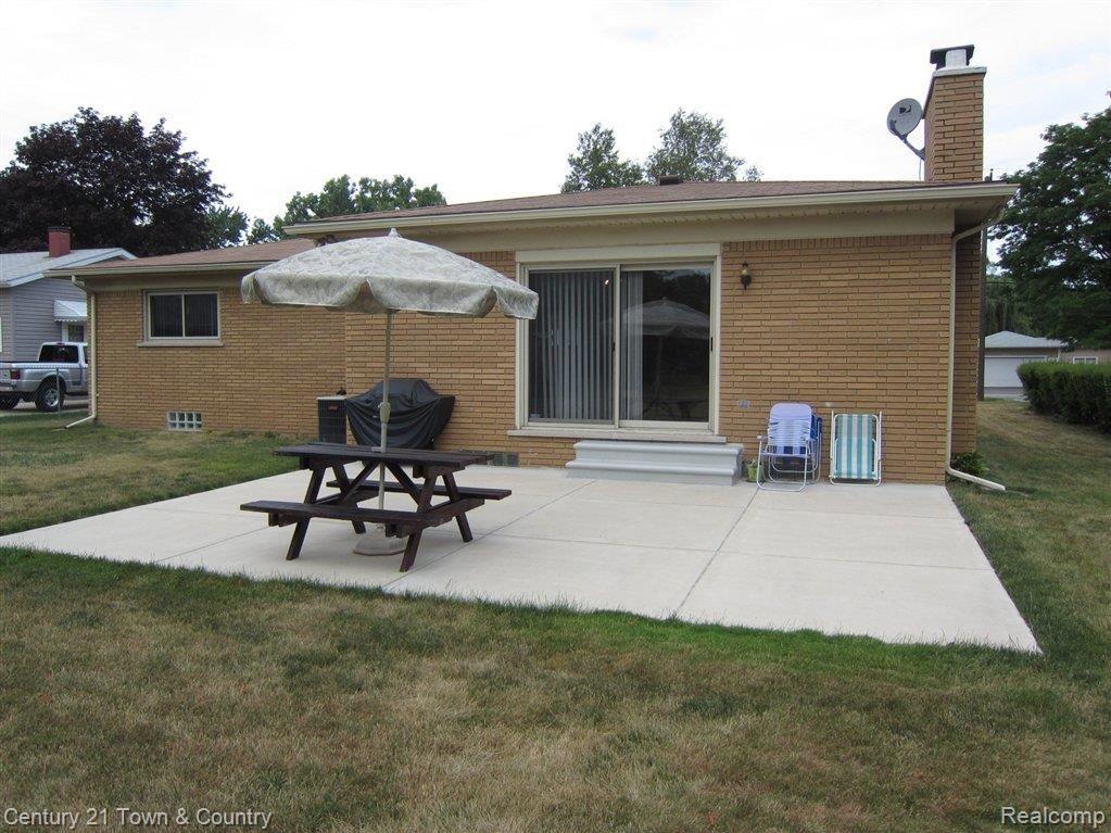 2904 Wisconsin Road Troy, MI 48083 - Photo 23 of 25 Patio.JPG