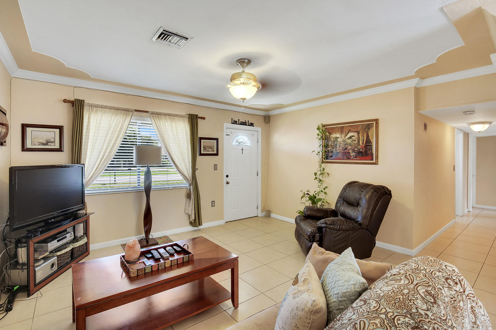 341 Davis Road Palm Springs, FL 33461 - Photo 3 of 16 04_Image-4_mls