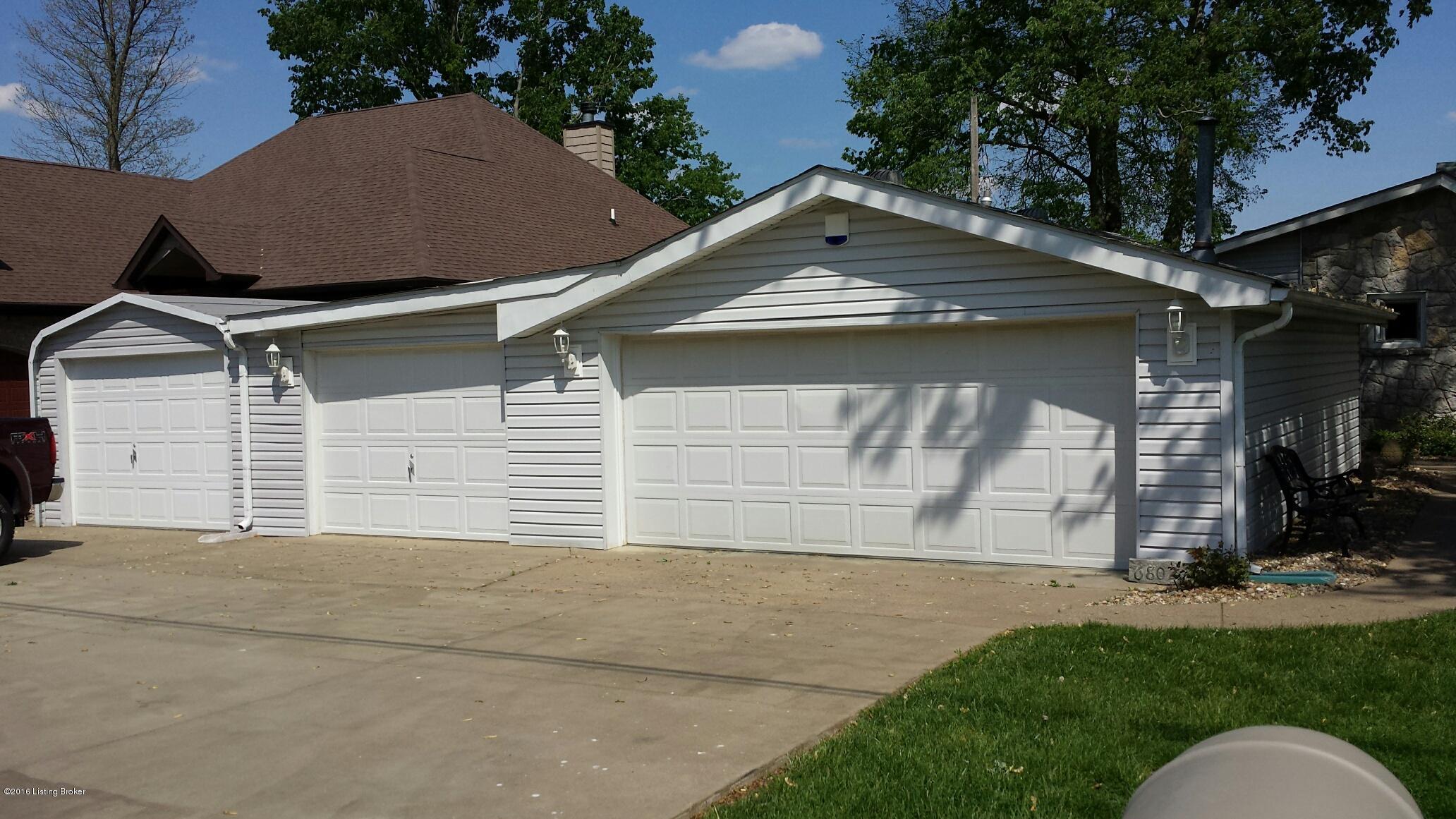 6802 Longview Beach Road Jeffersonville, IN 47130 - Photo 3 of 14 longview beach garage