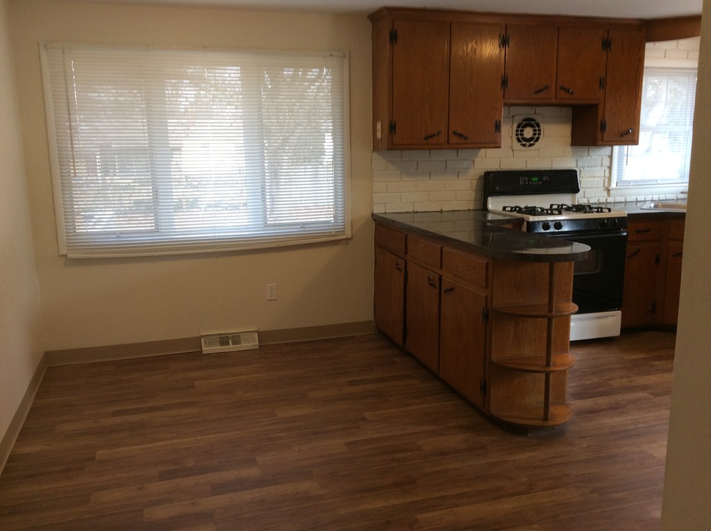 206 Mallowhill Road Springfield, MA 01129 - Photo 3 of 18