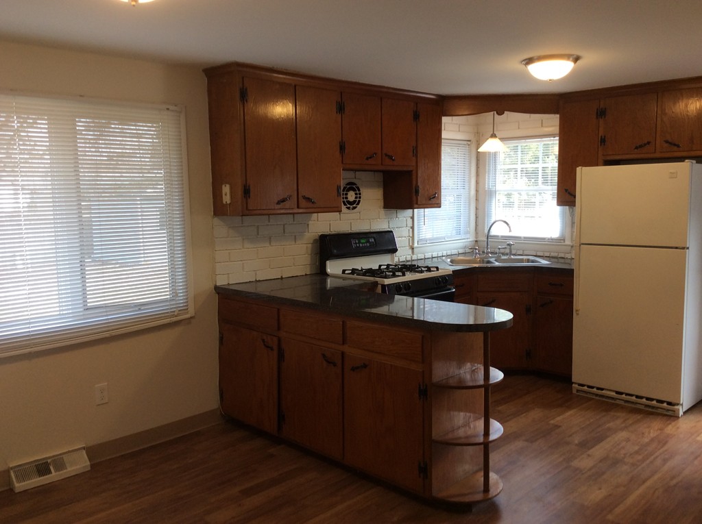 206 Mallowhill Road Springfield, MA 01129 - Photo 4 of 18