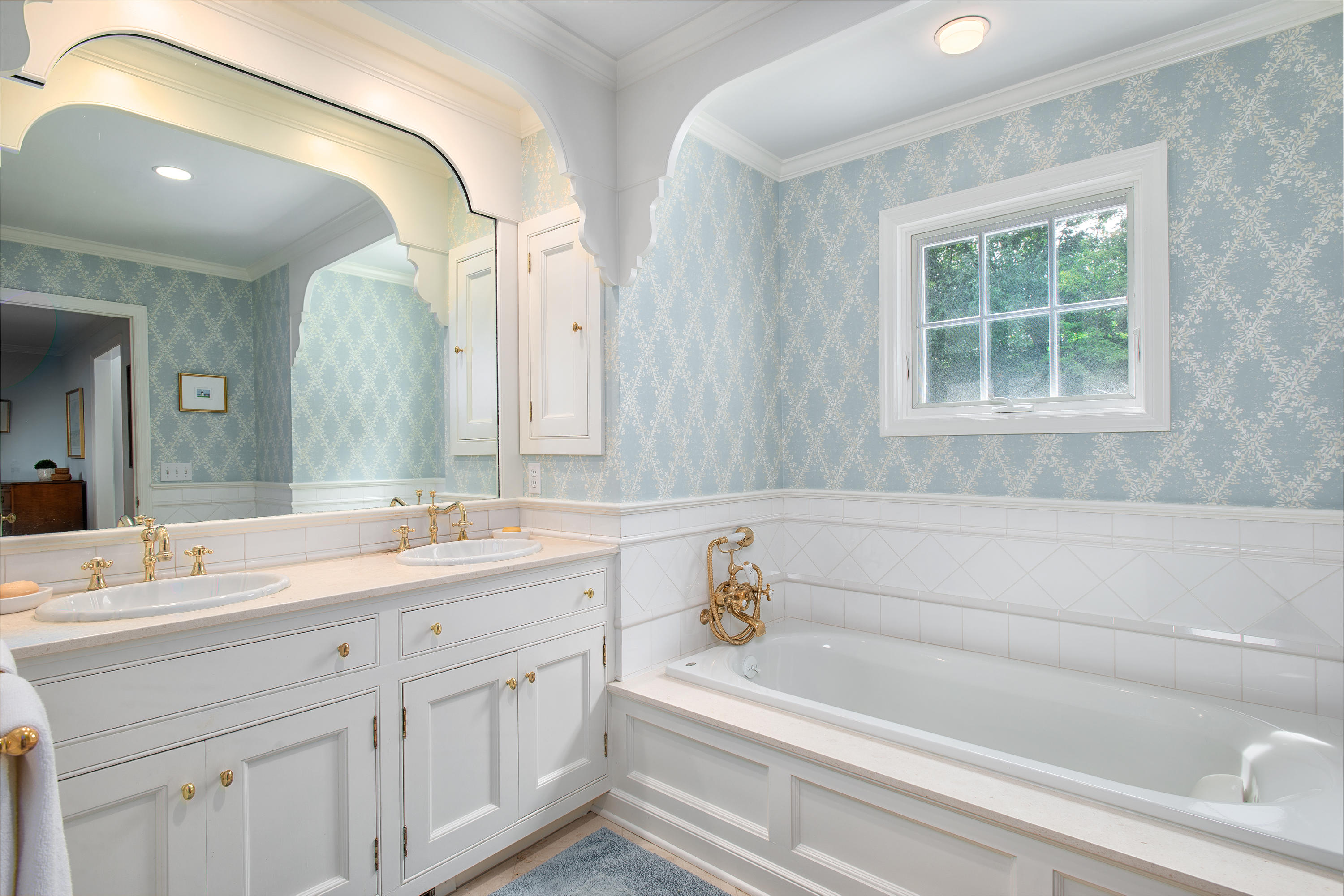 249 Nod Hill Road Wilton, CT 06897 - Photo 19 of 35 a bathroom with a sink and a bathtub