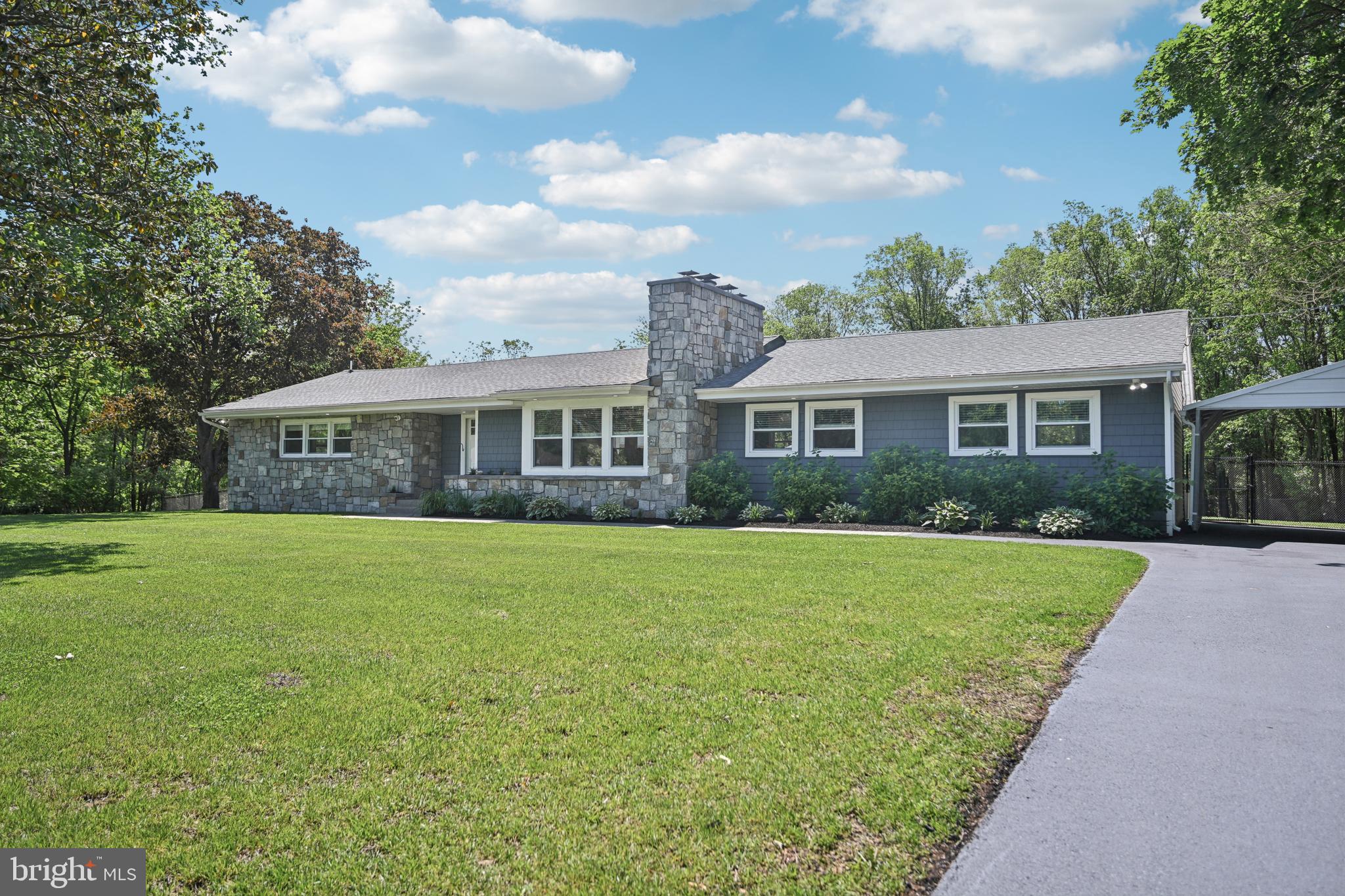 130 Silver Lake Road Bridgeton, NJ 08302 - Photo 4 of 66 a front view of a house with a garden