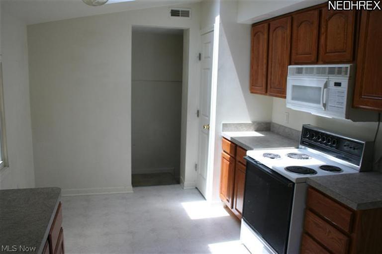308 Jarvis Road Akron, OH 44319 - Photo 6 of 11 Gallery Image 6