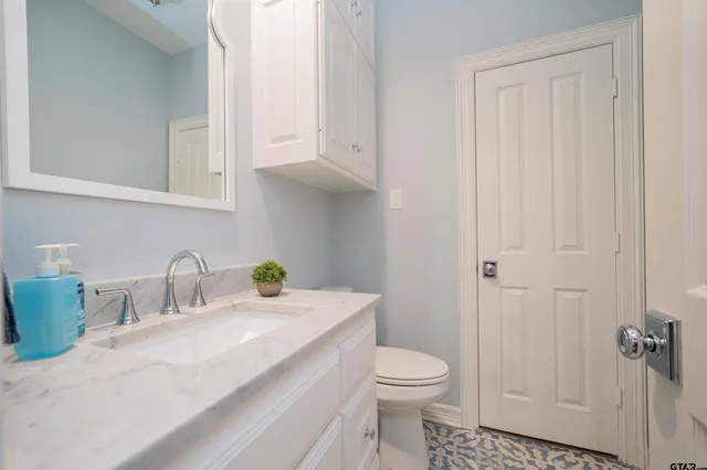 a view of an house with backyard and a tree
