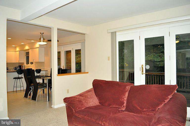 10692 Quarterstaff Road Columbia, MD 21044 - Photo 10 of 18 Family Room