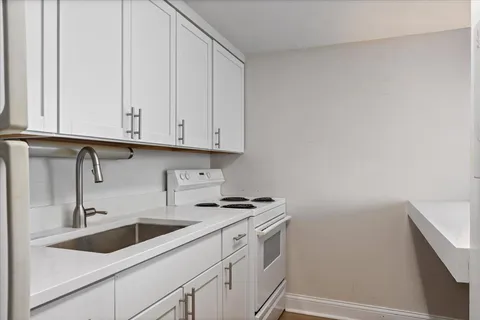 $199,000 | 2400 North Lakeview Avenue, Unit 1116, Chicago, IL 60614