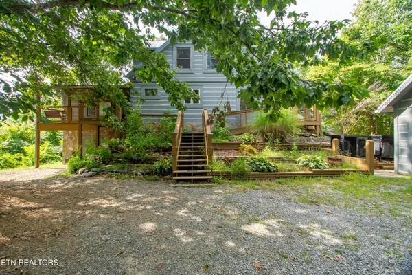 $699,999 | 2729 Blue Springs Way, Sevierville, TN 37862