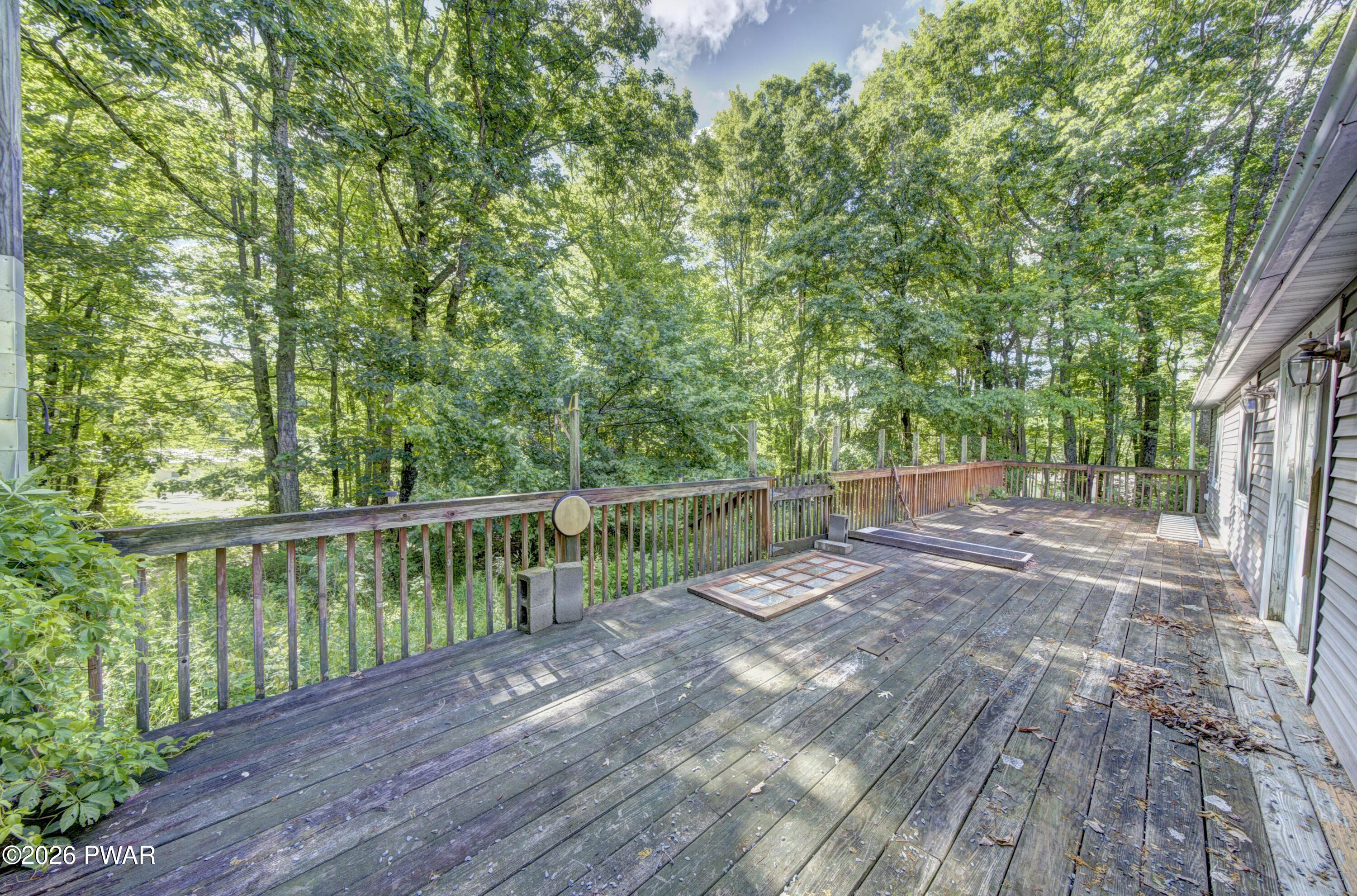 119 Galahad Road Greeley, PA 18425 - Photo 5 of 27